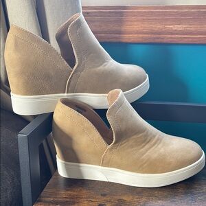 Journee Women's Tan Wedge Sneakers, Size 7